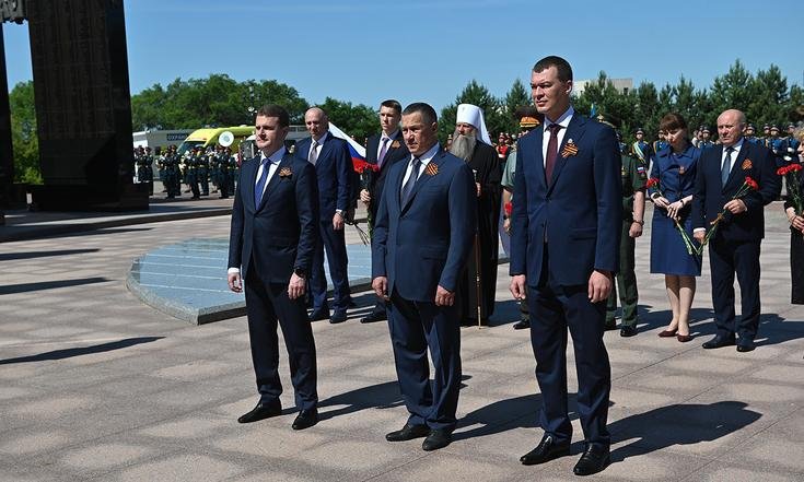 Юрий Трутнев возложил венок к мемориалу «Вечный огонь»