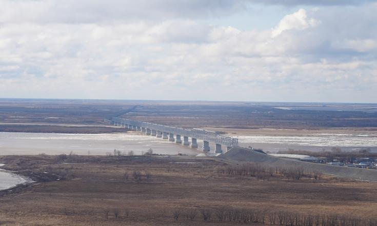 Завершено строительство первого трансграничного железнодорожного моста Россия – Китай