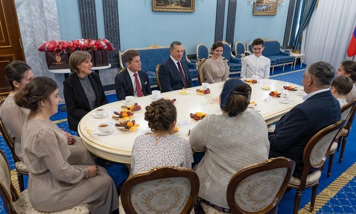 Приморская семья получила орден «Родительской славы»