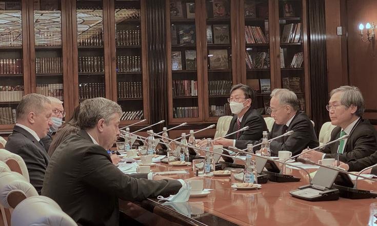 Юрий Трутнев провёл встречу со Специальным посланником Президента Республики Корея