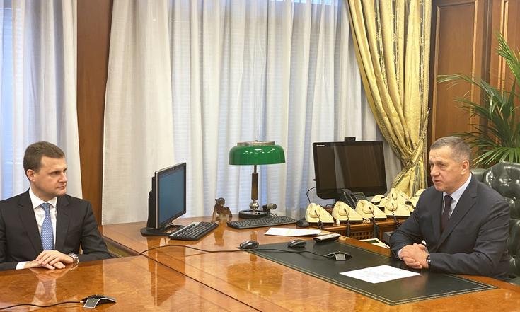 Юрий Трутнев представил нового главу Минвостокразвития России сотрудникам Министерства