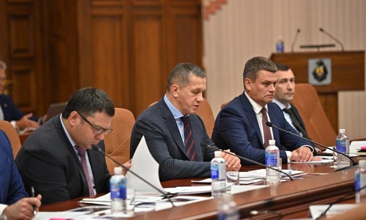 Юрий Трутнев: Хабаровский край не должен отставать в экономическом развитии