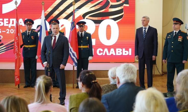 В Магадане Юрий Трутнев вручил ветеранам юбилейные медали
