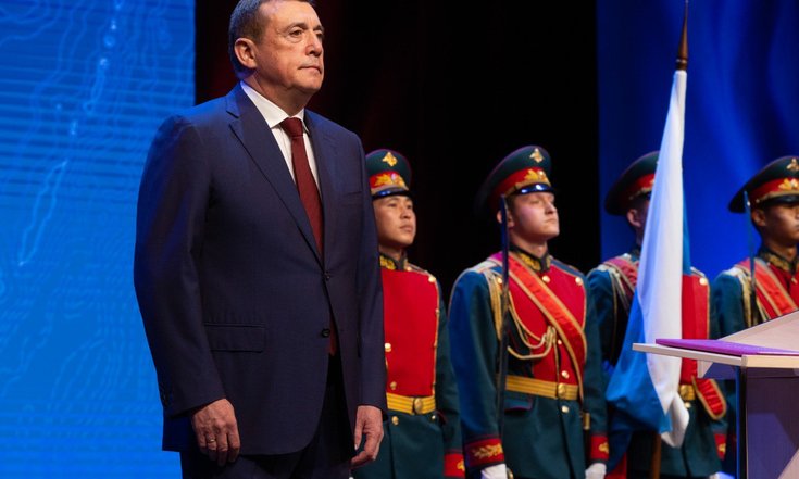 Заместитель Председателя Правительства РФ – полномочный представитель Президента РФ в ДФО Ю.Трутнев поздравил В.Лимаренко с переизбранием на должность губернатора Сахалинской области.