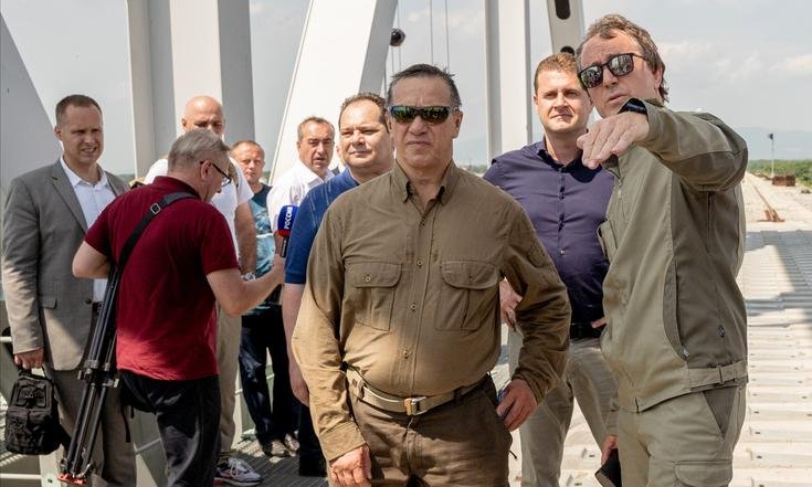 Юрий Трутнев ознакомился с ходом строительства железнодорожного моста из ЕАО в Китай