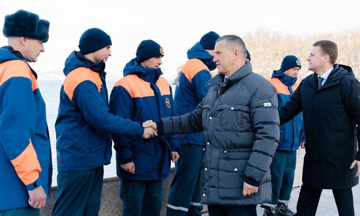 В Приморье получили награду альпинисты за устранение последствий ЧС