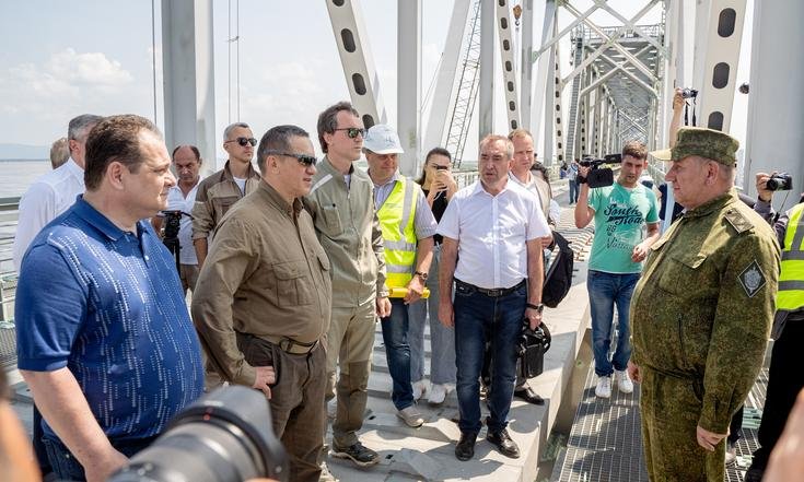 Юрий Трутнев ознакомился с ходом строительства железнодорожного моста из ЕАО в Китай
