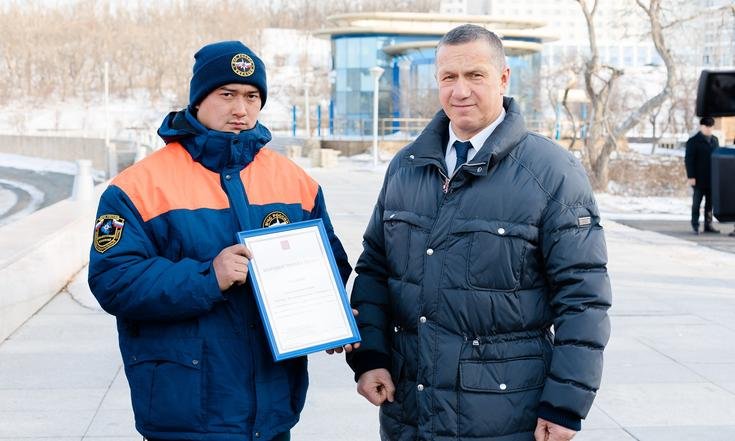В Приморье получили награду альпинисты за устранение последствий ЧС
