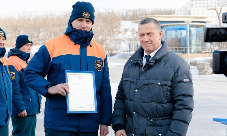 В Приморье получили награду альпинисты за устранение последствий ЧС
